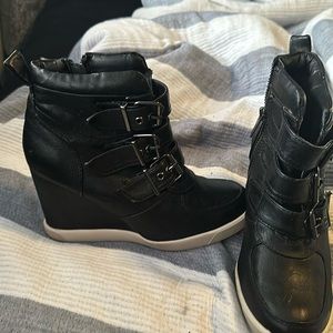 New condition wedge boot